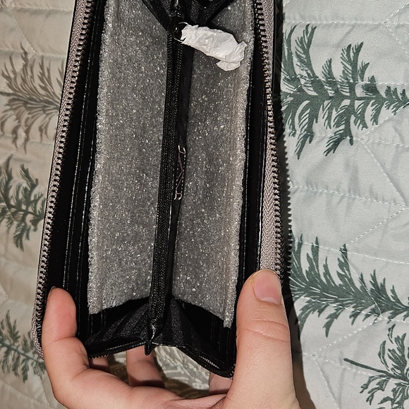 Victoria Secret Wallet - Picture 3 of 6